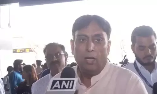 फ्लाइट में इंकलाब जिंदाबाद के नारे यात्री भड़का फ्लाइट में इंकलाब जिंदाबाद के नारे यात्री भड़का