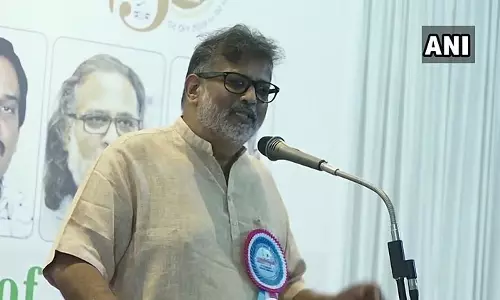 मुंबई में महात्मा गांधी के पड़पोते तुषार गांधी हिरासत में, CJP के प्रदर्शन में शामिल होने जा रहे थे
