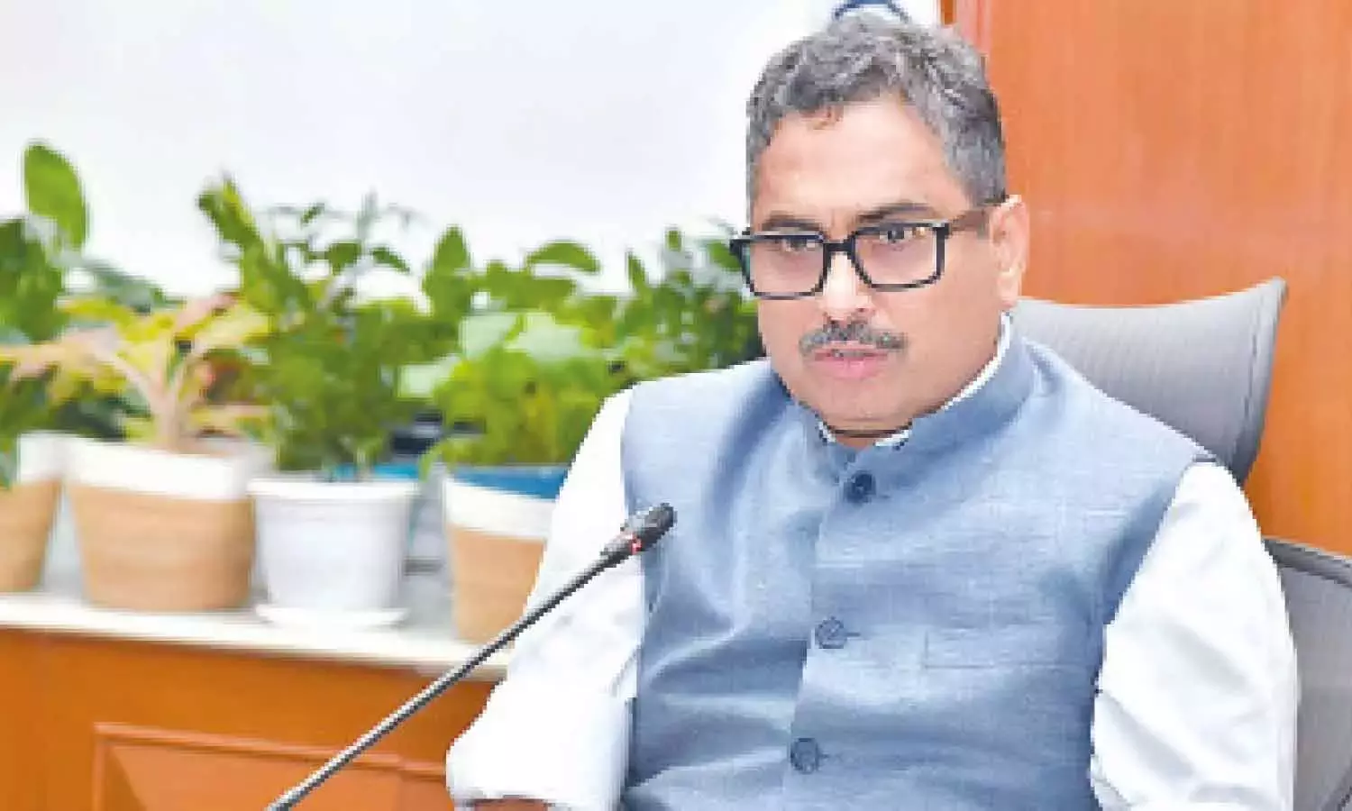 Telangana: CS ने कलेक्टरों को सूखे की रिपोर्ट तैयार करने का निर्देश दिया Telangana: CS ने कलेक्टरों को सूखे की रिपोर्ट तैयार करने का निर्देश दिया
