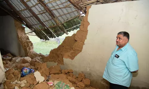 हाथी प्रभावित गांवों में पहुंचे पर्यटन मंत्री राजेश अग्रवाल