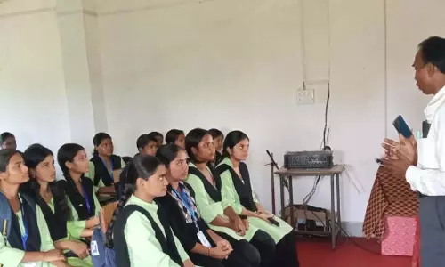 विशेष मतदाता पंजीयन अभियान के तहत नए मतदाताओं को दी गई जानकारी विशेष मतदाता पंजीयन अभियान के तहत नए मतदाताओं को दी गई जानकारी