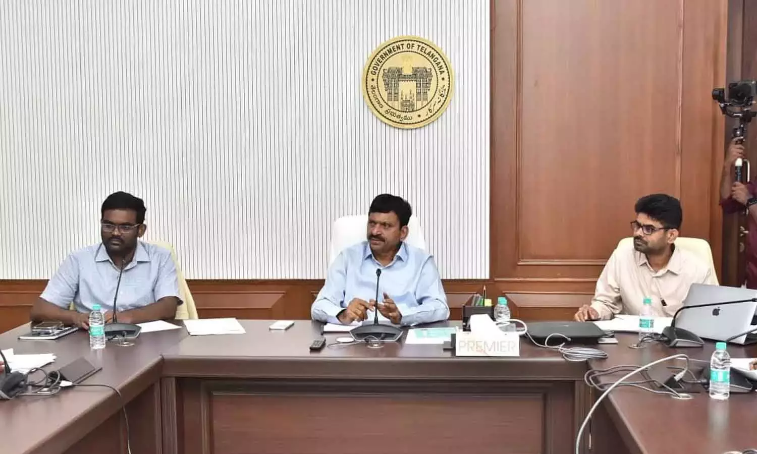 Telangana: पोंगूलेटी ने ज़मीन के दोबारा सर्वे के लिए 18 महीने की समय-सीमा तय की Telangana: पोंगूलेटी ने ज़मीन के दोबारा सर्वे के लिए 18 महीने की समय-सीमा तय की