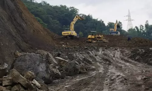 NH-2 फेसामा भूस्खलन: तीन महीने बाद सड़क बहाली का काम शुरू NH-2 फेसामा भूस्खलन: तीन महीने बाद सड़क बहाली का काम शुरू