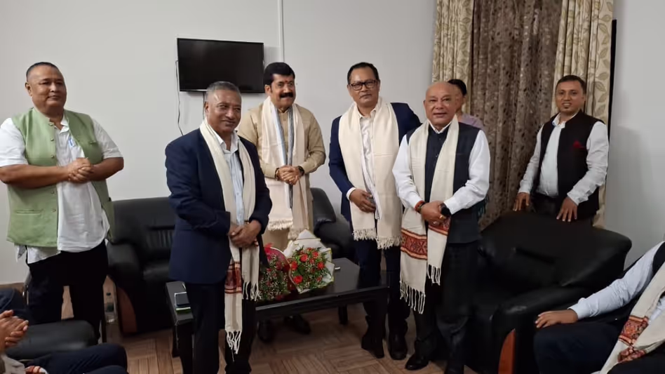 मेघालय: 10 सीटों का आंकड़ा छूने के बाद ज़मीन मजबूत करने में जुटी बीजेपी मेघालय: 10 सीटों का आंकड़ा छूने के बाद ज़मीन मजबूत करने में जुटी बीजेपी