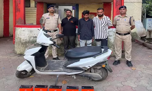 रायपुर में इलेक्ट्रिक स्कूटी चोरी का खुलासा, 3 आरोपी गिरफ्तार रायपुर में इलेक्ट्रिक स्कूटी चोरी का खुलासा, 3 आरोपी गिरफ्तार