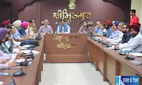 पराली जलाने पर CAQM सख्त पंजाब के दो जिलों में हाईलेवल टीम का दौरा पराली जलाने पर CAQM सख्त पंजाब के दो जिलों में हाईलेवल टीम का दौरा