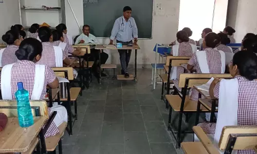 विश्व मानसिक स्वास्थ्य दिवस पर GNM ट्रेनिंग सेंटर में जागरूकता व्याख्यान आयोजित विश्व मानसिक स्वास्थ्य दिवस पर GNM ट्रेनिंग सेंटर में जागरूकता व्याख्यान आयोजित
