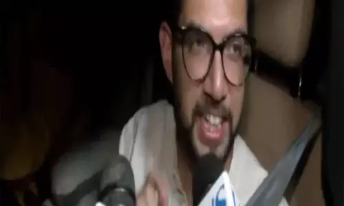 प्रदर्शनकारियों की हिरासत पर आदित्य ठाकरे का BJP पर हमला