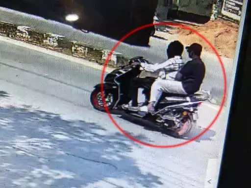 सड़क पार करते समय स्कूटी ने बुजुर्ग को मारी टक्कर, अस्पताल में नहीं बची जान सड़क पार करते समय स्कूटी ने बुजुर्ग को मारी टक्कर, अस्पताल में नहीं बची जान