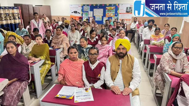 PTM में AAP नेताओं की मौजूदगी पर BJP का हमला, राजनीति करने का आरोप PTM में AAP नेताओं की मौजूदगी पर BJP का हमला, राजनीति करने का आरोप