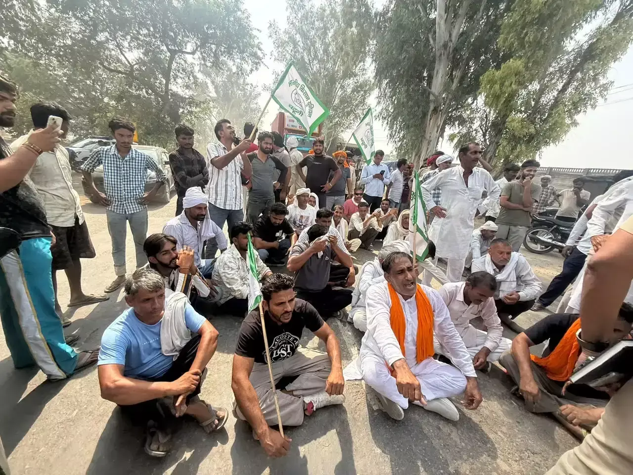 कैथल अनाज मंडी में धान का अंबार, खरीद न होने पर किसान नाराज कैथल अनाज मंडी में धान का अंबार, खरीद न होने पर किसान नाराज