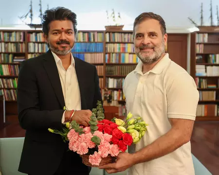 विपक्ष के नेता राहुल गांधी चेन्नई दौरे पर, सीएम विजय से मुलाकात और छात्रों को करेंगे संबोधित विपक्ष के नेता राहुल गांधी चेन्नई दौरे पर, सीएम विजय से मुलाकात और छात्रों को करेंगे संबोधित