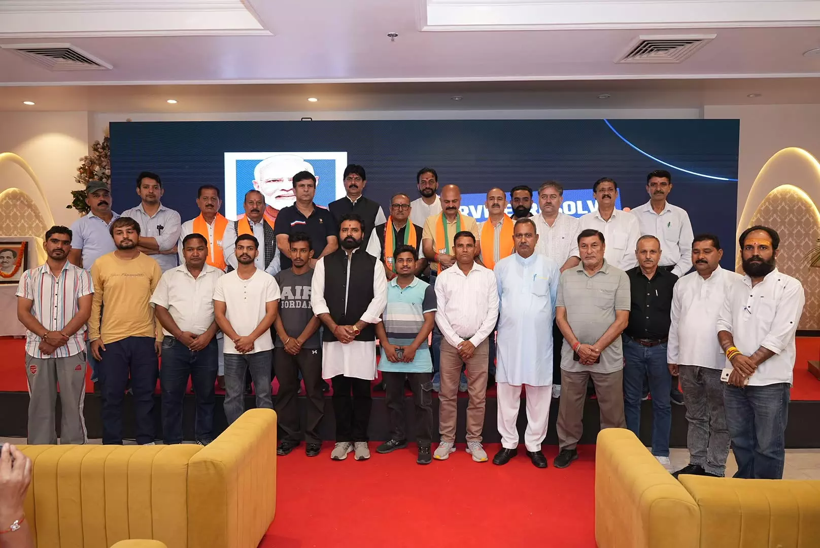 जम्मू की प्रदर्शनी में दिखा प्रधानमंत्री मोदी के 25 साल के जनसेवा सफर का चित्रण जम्मू की प्रदर्शनी में दिखा प्रधानमंत्री मोदी के 25 साल के जनसेवा सफर का चित्रण