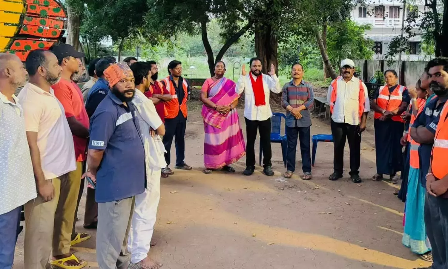 राजमहेंद्रवरम: नगर पालिका कर्मचारियों के लिए घर बनाने की ज़मीन की मांग राजमहेंद्रवरम: नगर पालिका कर्मचारियों के लिए घर बनाने की ज़मीन की मांग