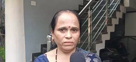 सरकार ने अच्छा नहीं किया, अभिजीत दीपके को हिरासत में लिए जाने पर भड़के माता-पिता सरकार ने अच्छा नहीं किया, अभिजीत दीपके को हिरासत में लिए जाने पर भड़के माता-पिता