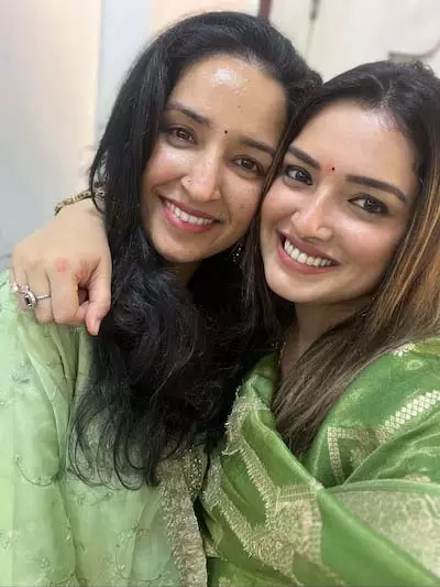 BB20: ‘मोटू-पतलू’ कमेंट पर भड़कीं आम्रपाली की बहन BB20: ‘मोटू-पतलू’ कमेंट पर भड़कीं आम्रपाली की बहन