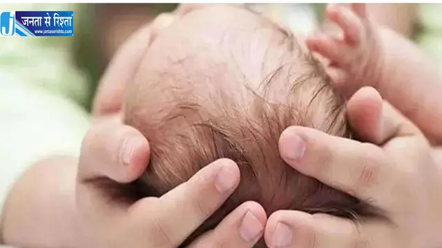 गंगा की लहरों के बीच नाव पर बच्चे का जन्म, 20 मिनट में थम गईं सांसें गंगा की लहरों के बीच नाव पर बच्चे का जन्म, 20 मिनट में थम गईं सांसें