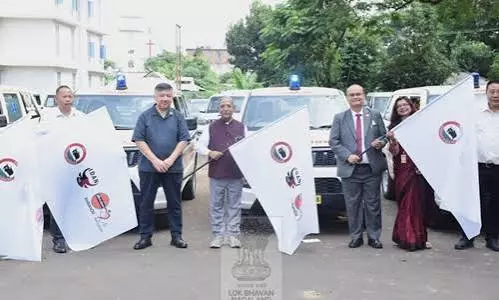नागालैंड: गवर्नर ने दिखाई 4 एम्बुलेंस को हरी झंडी, विनेगर यूनिट का उद्घाटन नागालैंड: गवर्नर ने दिखाई 4 एम्बुलेंस को हरी झंडी, विनेगर यूनिट का उद्घाटन
