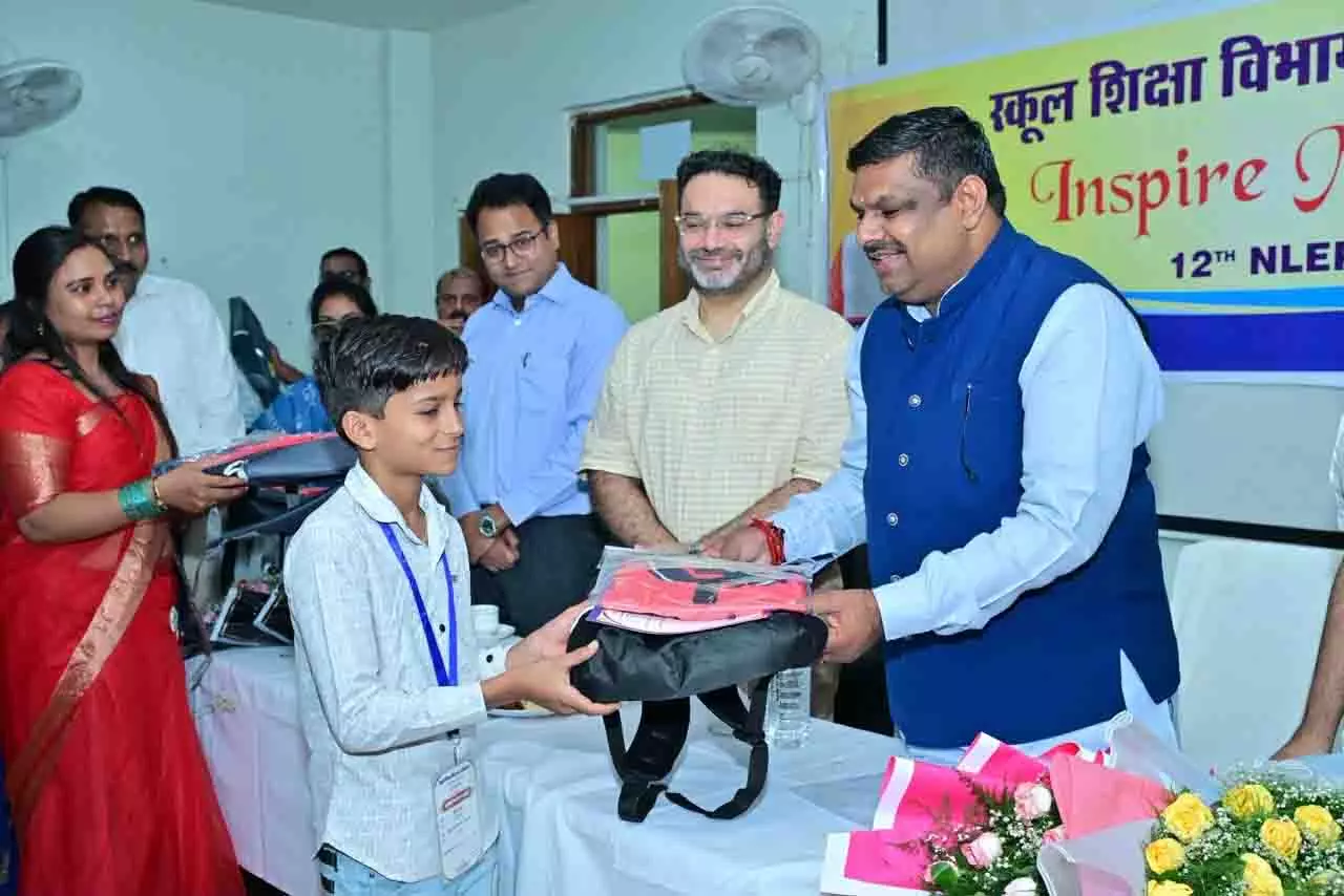 इंस्पायर अवार्ड योजना से बच्चों में नवाचार और वैज्ञानिक सोच को मिल रहा प्रोत्साहन: शिक्षा मंत्री गजेन्द्र यादव इंस्पायर अवार्ड योजना से बच्चों में नवाचार और वैज्ञानिक सोच को मिल रहा प्रोत्साहन: शिक्षा मंत्री गजेन्द्र यादव
