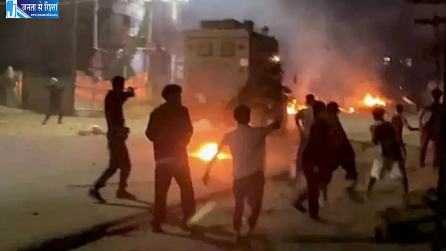 मणिपुर में हथियारबंद गुटों के बीच हिंसक झड़प, तीन लोगों की मौत, पांच बच्चों की मां को मारी गोली मणिपुर में हथियारबंद गुटों के बीच हिंसक झड़प, तीन लोगों की मौत, पांच बच्चों की मां को मारी गोली