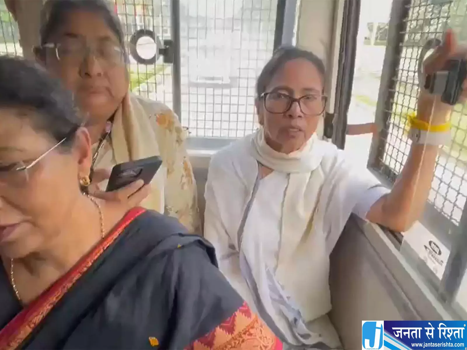 दिल्ली में TMC का प्रदर्शन पुलिस कार्रवाई पर भड़की पार्टी दिल्ली में TMC का प्रदर्शन पुलिस कार्रवाई पर भड़की पार्टी