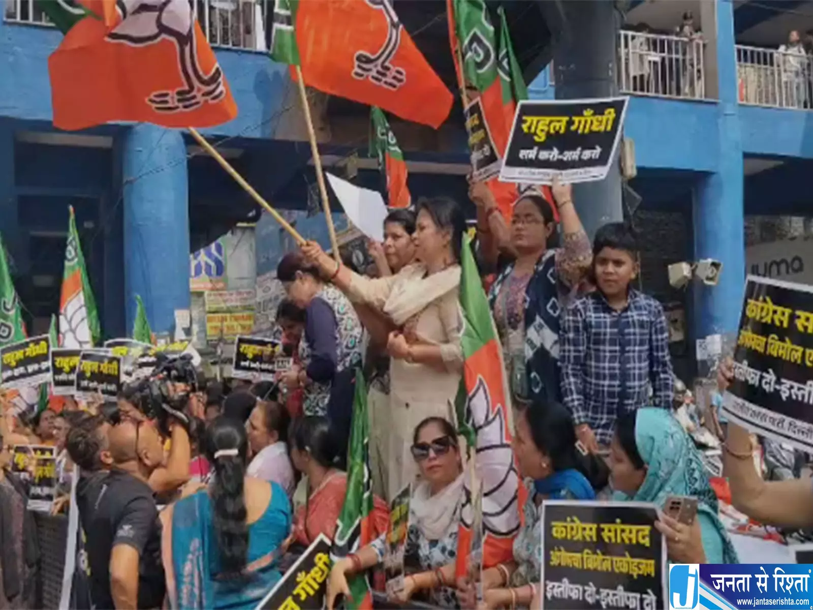 दिल्ली में BJP महिला मोर्चा का प्रदर्शन कांग्रेस सांसद की गिरफ्तारी की मांग दिल्ली में BJP महिला मोर्चा का प्रदर्शन कांग्रेस सांसद की गिरफ्तारी की मांग
