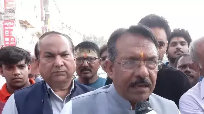 JNU प्रोफ़ेसर विवाद: दोहरे रवैये को लेकर BJP ने कांग्रेस और राहुल को घेरा JNU प्रोफ़ेसर विवाद: दोहरे रवैये को लेकर BJP ने कांग्रेस और राहुल को घेरा