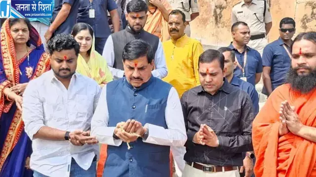 CM मोहन यादव ने बोधगया में किया पितरों का तर्पण, परिवार संग आदि शंकराचार्य मठ में की पूजा-अर्चना CM मोहन यादव ने बोधगया में किया पितरों का तर्पण, परिवार संग आदि शंकराचार्य मठ में की पूजा-अर्चना