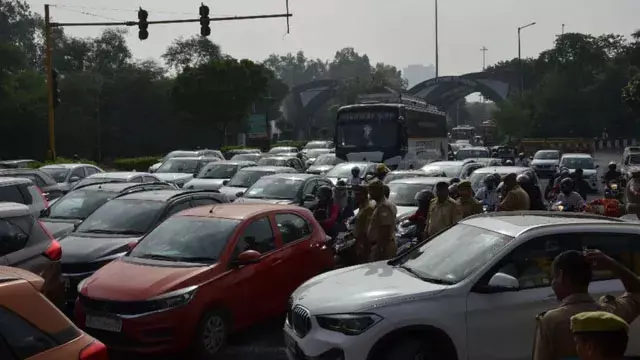दिल्ली में CJP के प्रदर्शन को लेकर हाई अलर्ट, नोएडा बॉर्डर पर सख्त चेकिंग दिल्ली में CJP के प्रदर्शन को लेकर हाई अलर्ट, नोएडा बॉर्डर पर सख्त चेकिंग
