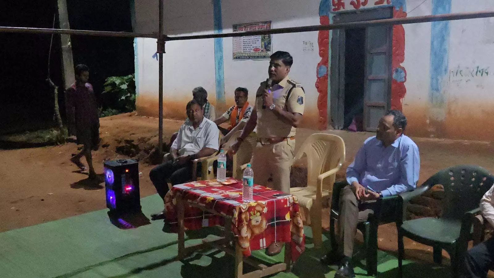 रायगढ़ पुलिस की मुहिम रंग लाई, गांव में उठी नशामुक्ति की आवाज रायगढ़ पुलिस की मुहिम रंग लाई, गांव में उठी नशामुक्ति की आवाज