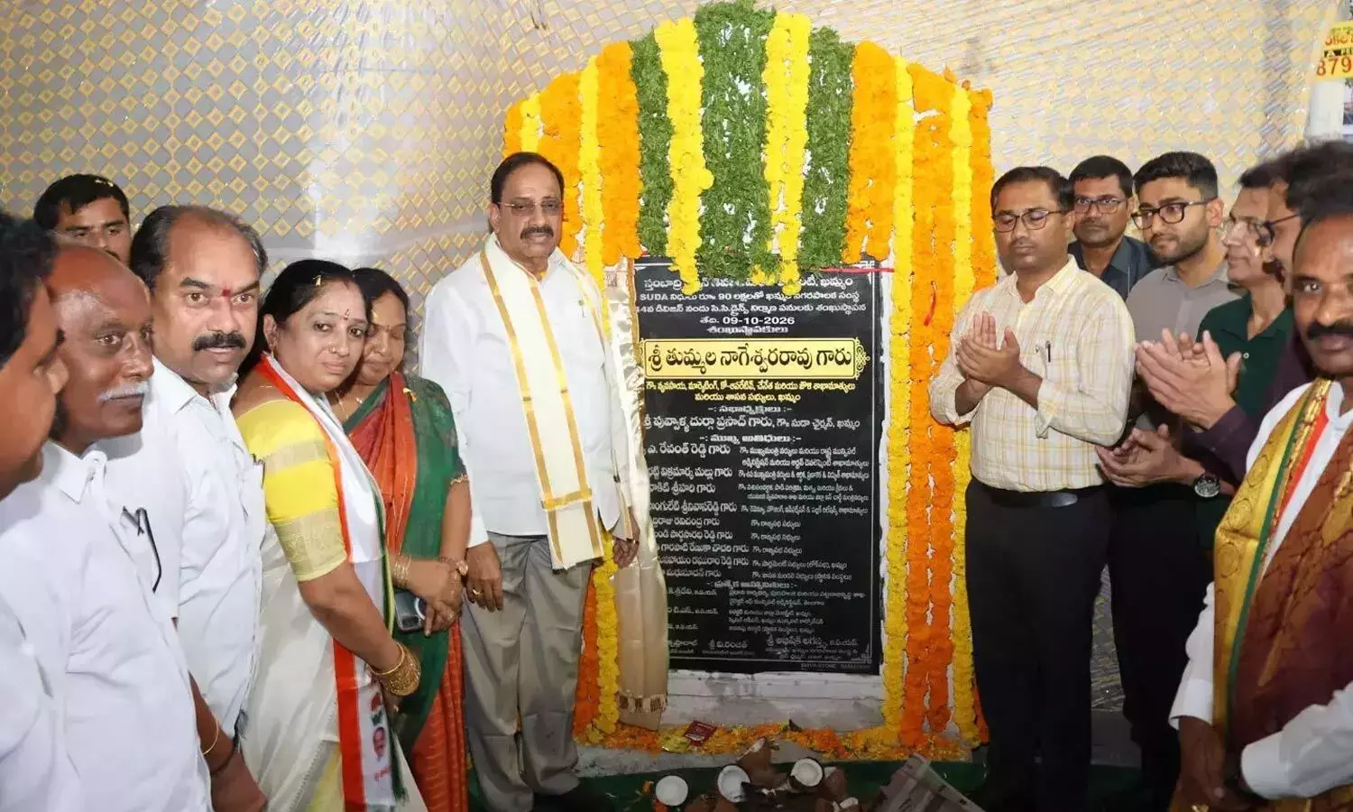 तुम्मला नागेश्वर राव ने खम्मम में नई सड़कों और नालियों का उद्घाटन किया तुम्मला नागेश्वर राव ने खम्मम में नई सड़कों और नालियों का उद्घाटन किया