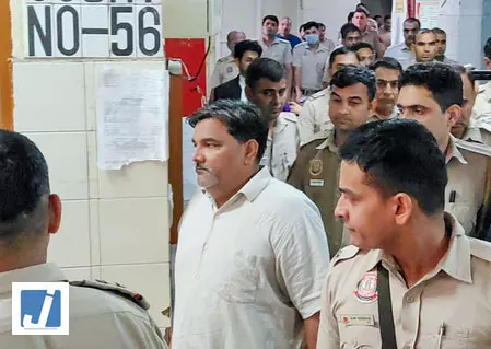 दिल्ली दंगा मामला: ताहिर हुसैन दंगा भड़काने के आरोप में दोषी करार, सात सह-आरोपी बरी दिल्ली दंगा मामला: ताहिर हुसैन दंगा भड़काने के आरोप में दोषी करार, सात सह-आरोपी बरी