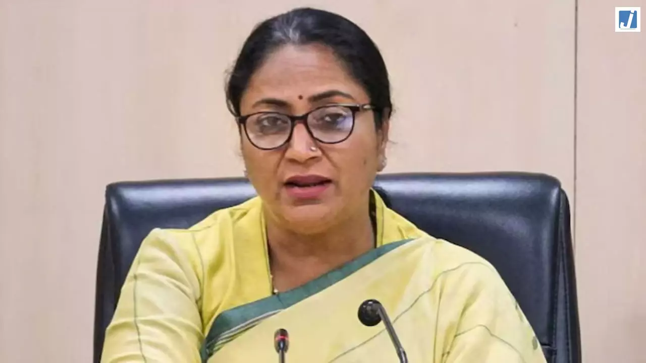 महिलाओं की सुरक्षा पर बड़ा कदम, 2,947 बस मार्शल तैनात, 2.53 लाख CCTV से निगरानी महिलाओं की सुरक्षा पर बड़ा कदम, 2,947 बस मार्शल तैनात, 2.53 लाख CCTV से निगरानी