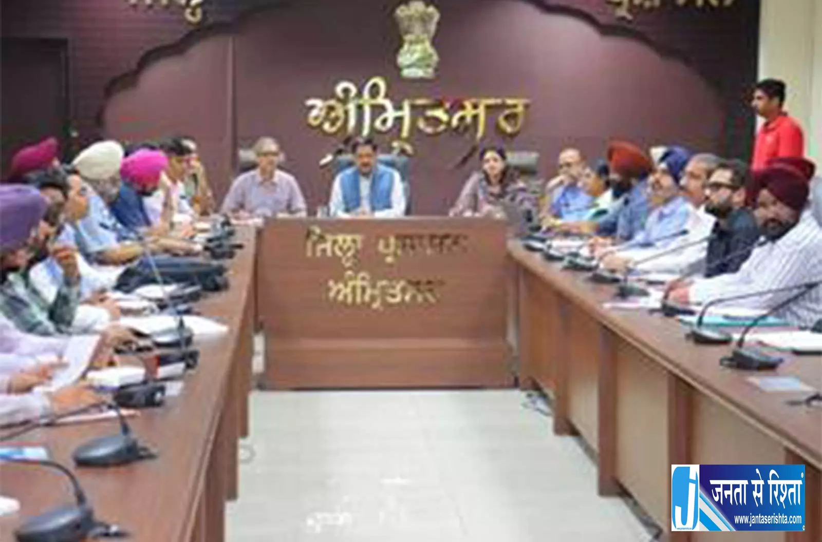 पराली जलाने पर CAQM सख्त पंजाब के दो जिलों में हाईलेवल टीम का दौरा पराली जलाने पर CAQM सख्त पंजाब के दो जिलों में हाईलेवल टीम का दौरा
