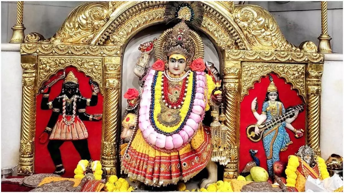 नवरात्रि में झंडेवालान मंदिर के पास ट्रैफिक प्रभावित नवरात्रि में झंडेवालान मंदिर के पास ट्रैफिक प्रभावित