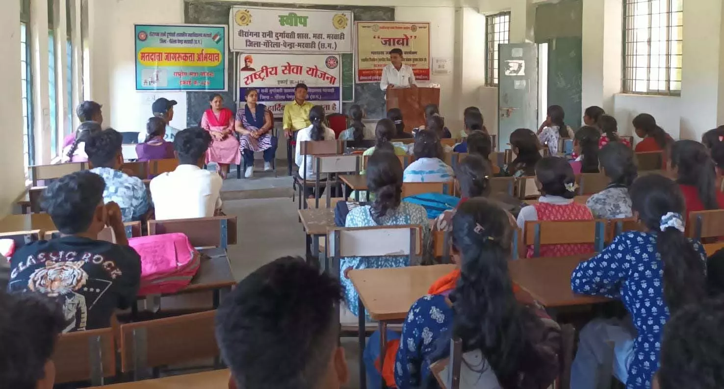 25 नए युवा मतदाताओं ने तुरंत भरा ऑनलाइन फॉर्म, निष्पक्ष और स्वतंत्र मतदान की ली जानकारी 25 नए युवा मतदाताओं ने तुरंत भरा ऑनलाइन फॉर्म, निष्पक्ष और स्वतंत्र मतदान की ली जानकारी
