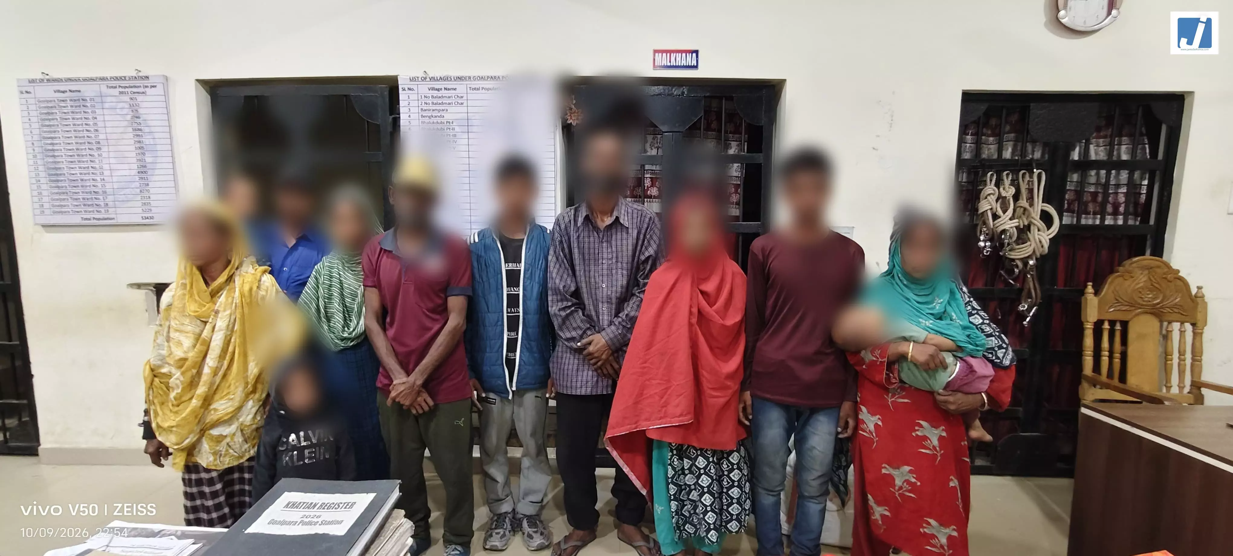 NIGHT BREAKING: असम में घुसपैठ नेटवर्क का भंडाफोड़, 12 लोग गिरफ्तार NIGHT BREAKING: असम में घुसपैठ नेटवर्क का भंडाफोड़, 12 लोग गिरफ्तार