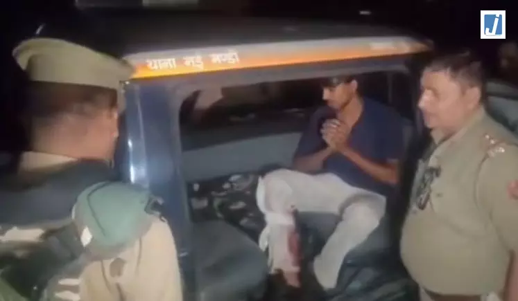 25 हजार के इनामी दुष्कर्म आरोपी को लगी गोली, हाथ जोड़कर मांगी माफी 25 हजार के इनामी दुष्कर्म आरोपी को लगी गोली, हाथ जोड़कर मांगी माफी