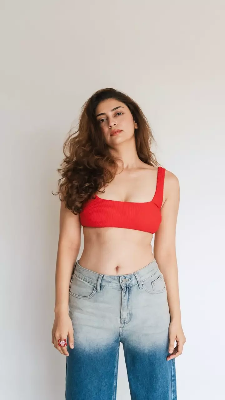 रेड टॉप में नाज़िया डेविसन ने ढाया कहर