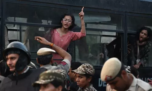 दिल्ली में CEC के खिलाफ विरोध, ममता और केजरीवाल हिरासत में दिल्ली में CEC के खिलाफ विरोध, ममता और केजरीवाल हिरासत में
