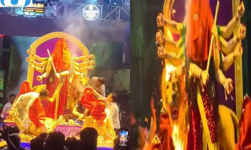 बिलासपुर में मां दुर्गा की प्रतिमा में लगी आग, आजाद चौक के पास घटना बिलासपुर में मां दुर्गा की प्रतिमा में लगी आग, आजाद चौक के पास घटना