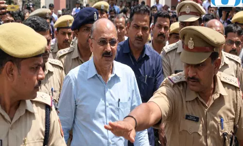 रमाकांत यादव को हाई कोर्ट से बड़ी राहत, छात्र मौत केस रद्द रमाकांत यादव को हाई कोर्ट से बड़ी राहत, छात्र मौत केस रद्द