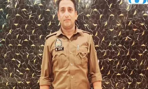 पार्क की दीवार से टकराई कार, यूपी पुलिस के सिपाही की मौत पार्क की दीवार से टकराई कार, यूपी पुलिस के सिपाही की मौत