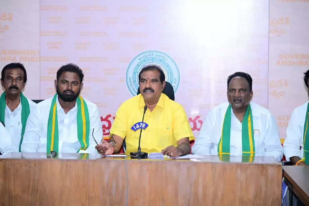 Andhra: मंत्री का कहना है कि पट्टिसीमा से 50,000 करोड़ रुपये की संपत्ति बनाने में मदद मिली Andhra: मंत्री का कहना है कि पट्टिसीमा से 50,000 करोड़ रुपये की संपत्ति बनाने में मदद मिली