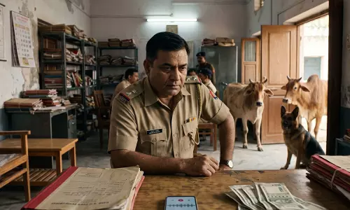 मुकदमे से नाम हटाने के बदले दो गाय, जर्मन शेफर्ड और फर्नीचर की मांग, यूपी एसटीएफ के दारोगा पर केस