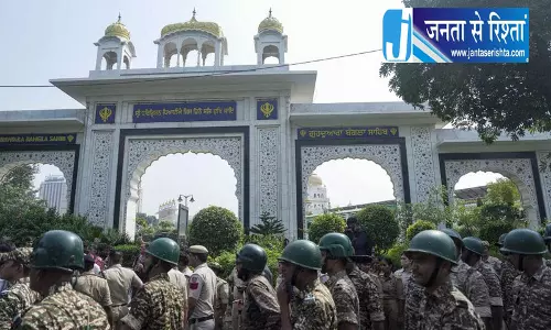 बंगला साहिब परिसर में पुलिस के प्रवेश से विवाद, प्रदर्शनकारी हिरासत में बंगला साहिब परिसर में पुलिस के प्रवेश से विवाद, प्रदर्शनकारी हिरासत में