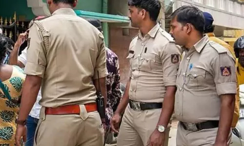 दुर्गापूजा को लेकर पटना पुलिस अलर्ट, संवेदनशील इलाकों में बढ़ेगी निगरानी दुर्गापूजा को लेकर पटना पुलिस अलर्ट, संवेदनशील इलाकों में बढ़ेगी निगरानी
