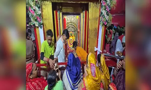 वाराणसी से हरिद्वार तक, शारदीय नवरात्रि के पहले दिन मां के दरबार में उमड़ा आस्था का सैलाब वाराणसी से हरिद्वार तक, शारदीय नवरात्रि के पहले दिन मां के दरबार में उमड़ा आस्था का सैलाब