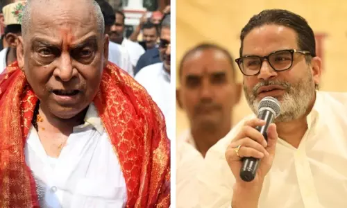 बिहार MLC चुनाव से पहले नीरज कुमार और प्रशांत किशोर में जुबानी जंग बिहार MLC चुनाव से पहले नीरज कुमार और प्रशांत किशोर में जुबानी जंग