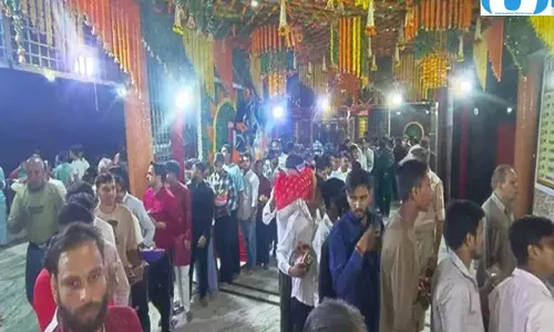 मां शैलपुत्री की पूजा के साथ नवरात्र शुरू, भक्तों में उत्साह